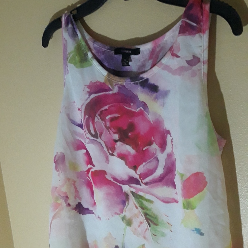 White flower print top